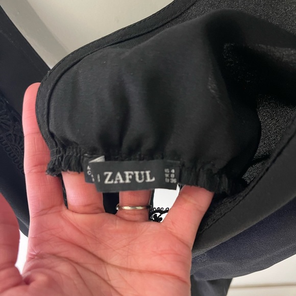 SOLD Zaful small black baby doll cropped v neck top - Picture 6 of 6